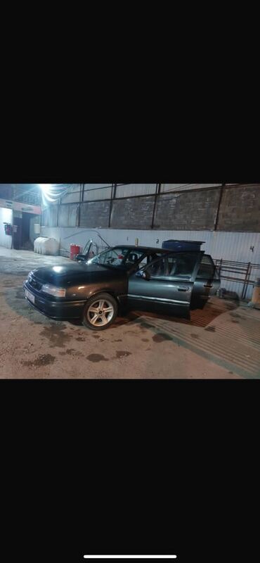 Opel: Opel Vectra: 1992 г., 2 л, Механика, Бензин, Седан