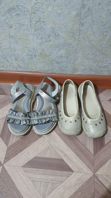 серебро куплю: Продаю детскую обувь, размеры 28 и 30. Каждая по 100с