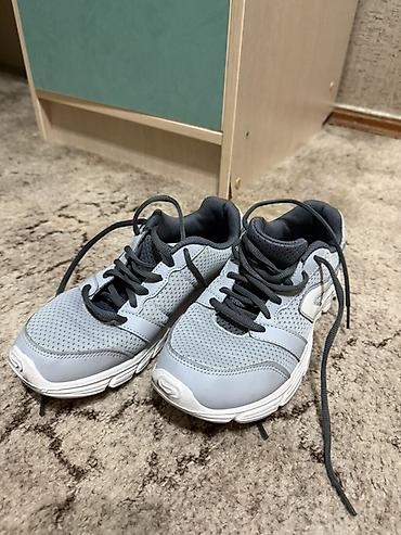 decathlon: Кроссовки, 36, Б/у, цвет - Серый — 1