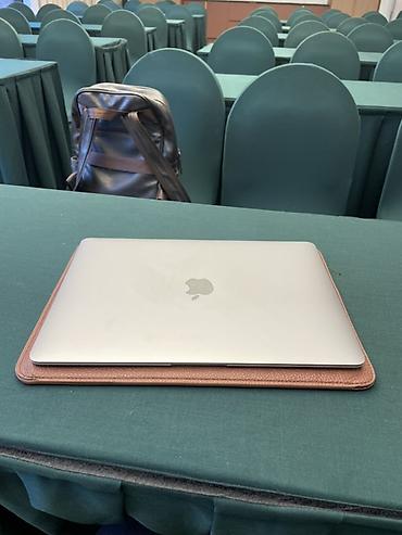 macbook air 11: Покупал в Дубае, есть даже чек и каробка пользовался 2 года. В — 2