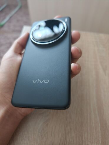 телефонду: Vivo X200 Pro, Б/у, 512 ГБ, цвет - Черный, 2 SIM