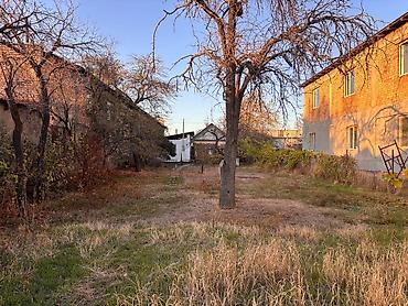 Продажа коттеджей и домов: Продаётся участок 9 соток с домом, район Дордой Моторс (ул. Дэн — 9