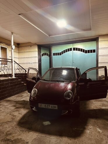 авто для охоты: Компактный городской хэтчбек Daewoo Matiz бордового цвета. Этот