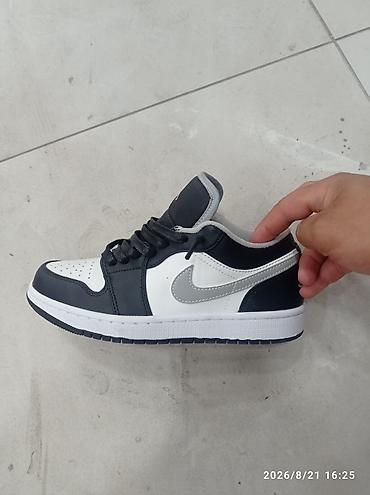 just do it: Кроссовки низкие в уличном стиле Варианты расцветок: - Серо-белые с — 5
