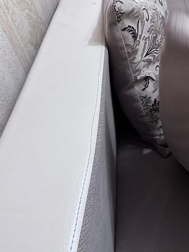 bed sheets: Б/У диван в хорошем состоянии, крепкий и удобный. Деревянные ручки, в — 5