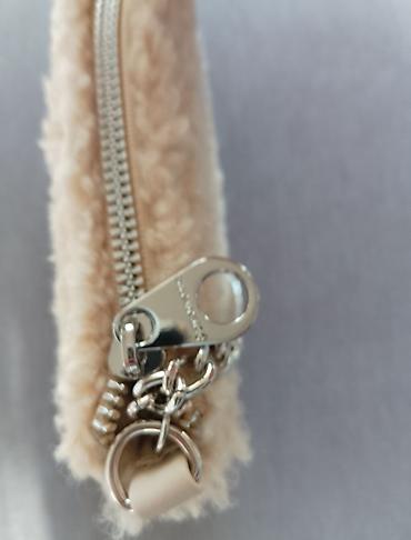 Torbe: Nova moderna Stradivarius torbica 
20 X 14 cm — 3