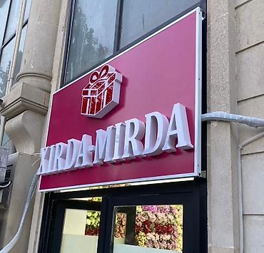 Reklam lövhələri: Xüsusi vitrin və fasad üçün hazırlanmış reklam lövhələri və işıqlı — 11