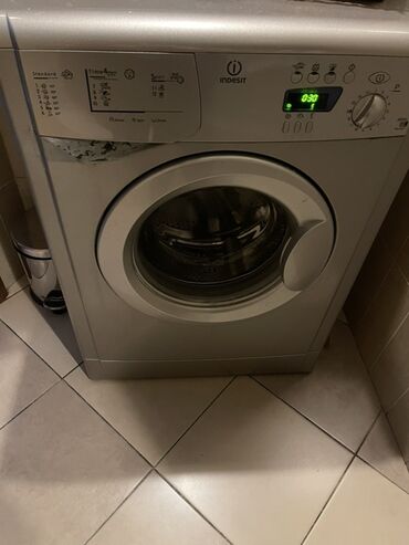 iqra maşın: Indesit önyükləmə paltaryuyan maşın Xüsusiyyətlər: - Ön yükləmə
