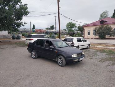 набор ключи ош: Volkswagen Vento: 1993 г., 1.8 л, Механика, Бензин, Седан