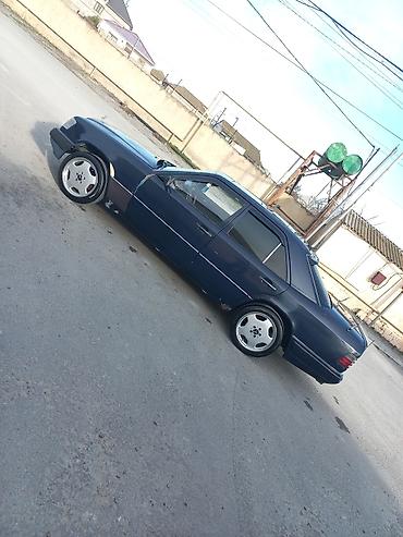 Mercedes-Benz: Mercedes-Benz E 220: 2.2 l | 1994 il Sedan — 9