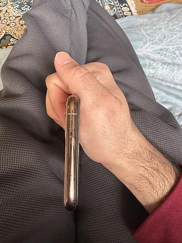 Apple iPhone: IPhone 11 Pro Max, 256 GB, Matte Gold — 4