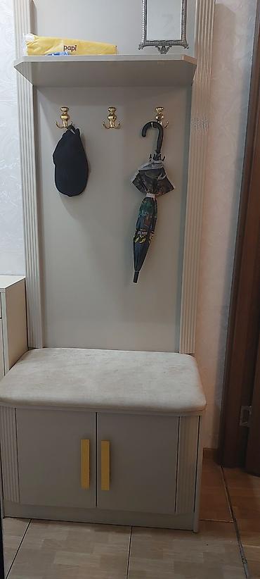 ustol ustul: Dəhliz üçün dəst: asılqanlı panel, oturacaq və alt dolab - Rəng: açıq — 2