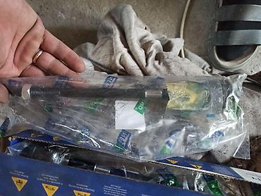 Другие автозапчасти: Продаю подушки двигателя Мерседес 211 .3000 сом .пара. поворотник — 13