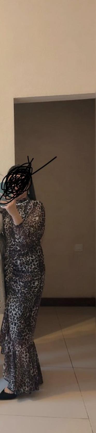 canavar dərisi: Leopard naxışlı uzun don - Model: Uzun, bədənə oturan siluet, alt — 1