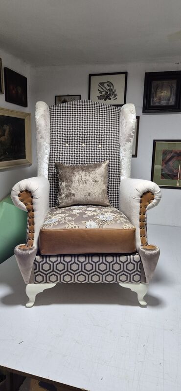 Fotelje: Fotelja sa visokim naslonom i raznolikim presvlakama kombinuje — 1