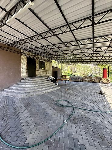 Продажа коттеджей и домов: ✨Продаётся дом в с. Сокулук✨ 🏡Характеристики: • Участок - 15 соток • — 4