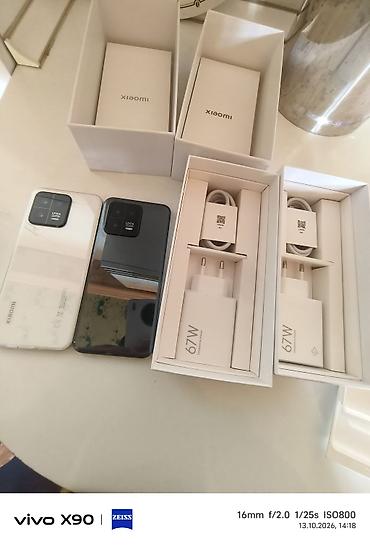 Xiaomi: Xiaomi 13 (две расцветки: белый и чёрный), глобальная версия HyperOS — 3