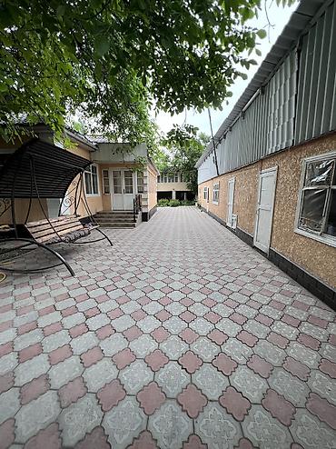 Продажа коттеджей и домов: 🏡 Большой кирпичный дом с хозяйством и садом в г. Кара-Балта продается — 2