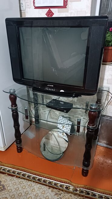 телевизор lg 54 см: Продам рабочий телевизор с подставкой. сост зынк. г. Балыкчы 6000