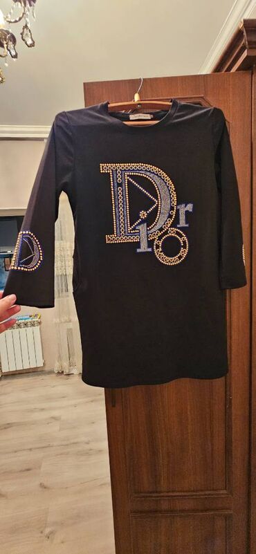 Köynək və bluzalar: Her biri 5 azn.ayeni kimidir hec bir problemi yoxdur.Elesi var hec — 2