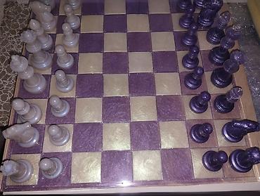 Şahmatlar: Bənövşəyi-qızılı rəng palitrası ilə şahmat dəsti. - Taxta: 8x8 — 1