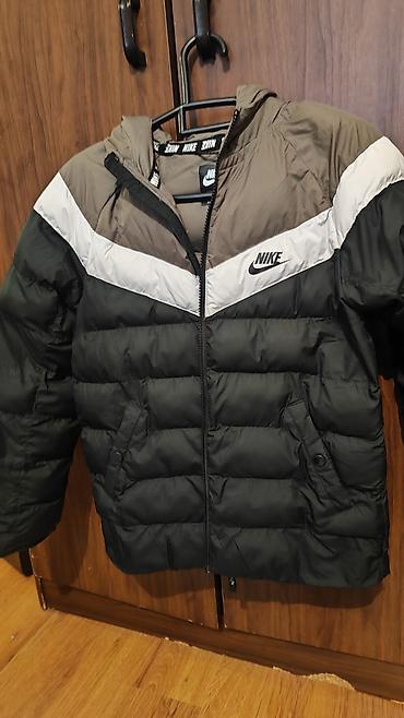 Детская пуховая куртка Nike с капюшоном - Размер: M (рост 137–147 см)
