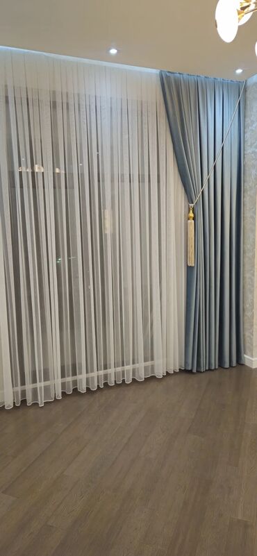 Pərdə və tüllər: Qalın, boz rəngli, zərli naxışlı pərdələr otağa zərif və dəbli bir — 18