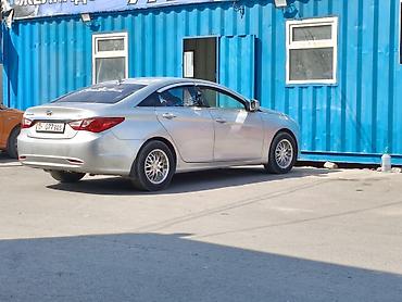 горить: Hyundai Sonata: 2011 г., 2 л, Автомат, Газ, Седан — 4