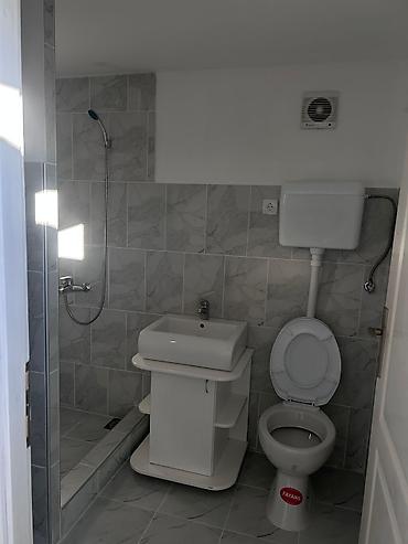 Kancelarija: Stambeni/kancelarijski kontejner – izolovan, dimenzije L 10,30 m x W — 14