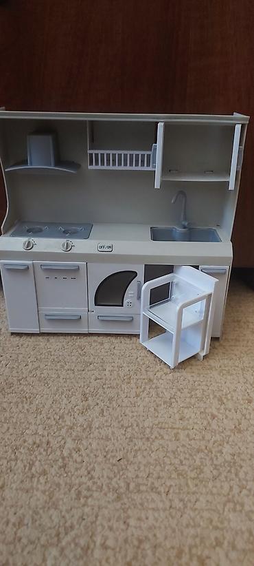 Игрушки: Продаю детскую кухню для Барби, высота 24 см, длина 25. в — 2