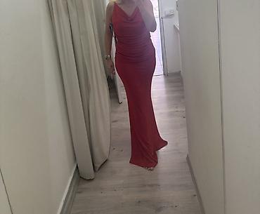 Haljine: Elegantna duga crvena haljina - Model: večernja/maksi haljina uskog — 2