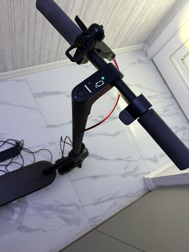 Elektrikli samokatlar: Elektrik skuter - Şəhər üçün yığcam və yüngül gövdə, qara rəng - — 3