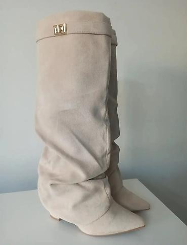 bata cipele novi sad: Dostupne u broju 37
Unutrasnje gaziste 23.5 cm
2200 rsd 💥 — 3