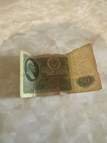 Qrammofon və patefonlar: Sovet dövrünə aid, üzərində Lenin portreti olan 50 rublluq əsginas