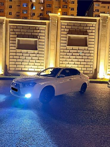 led guzgu: Ağ rəngli sedan – fərdi tüninqli eksteryer və LED işıq paketi — 7