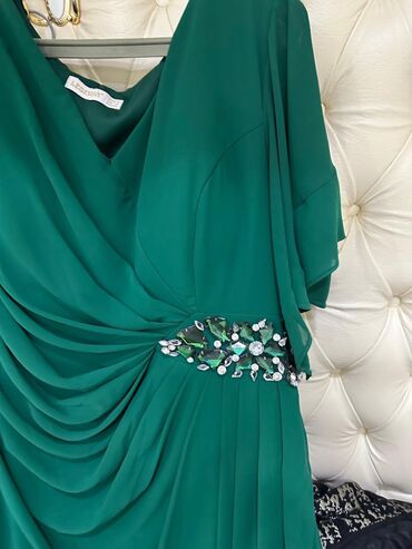 Ziyafət donları: Paltarların hər biri ideal veziyyetdedi 1-2 defe qeyinilib. Qiymət — 9