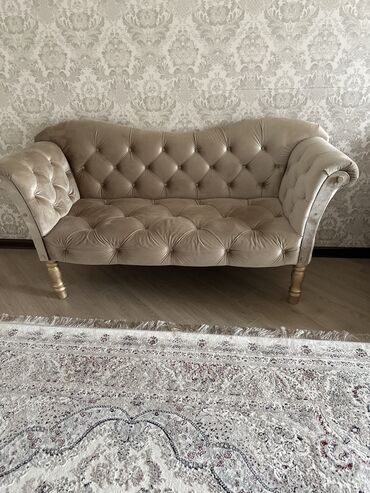 диван для бутика: Түсү - Саргыч боз, Колдонулган