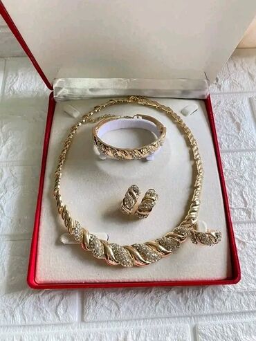 cartier nakit: Liu Jo, Set: Minđuše, Narukvica, Ogrlica, Materijal: Zlato