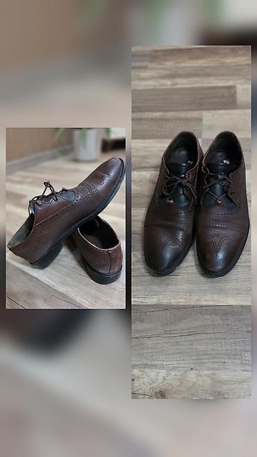a klass makasin: Kişi üçün klassik dəri ayaqqabı. Qəhvəyi rəngdə, bağcıqlı modeldir — 1