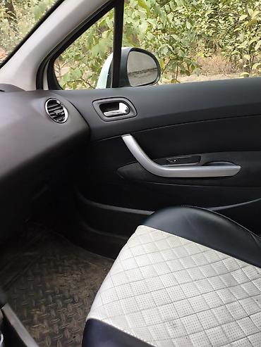 peugeot машина: Peugeot 308: 2011 г., Хэтчбэк — 9