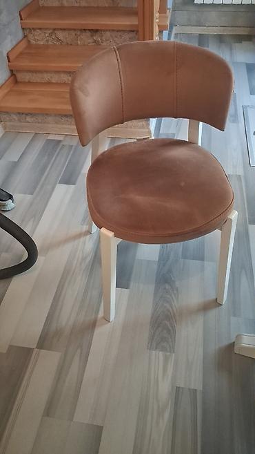 islənmis stular: Mətbəx masası otracaqları ilə və 3 ədəd ayrı masalar. Ölçüləri var — 4