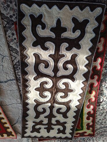 Комплектующие для юрт: Шырдаки. ковёр вышетый в ручную натуральный кошма и круглый стол на — 3