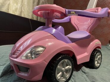 Игрушки: Машинка детская в хорошем состоянии, продаем за 500 сом