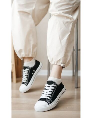мужские кроссовки: Продам абсолютно новые кеды,39 размер,ни разу не ношеные