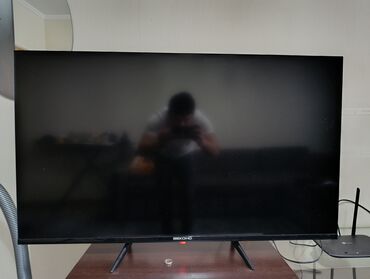 Телевизоры: Продаю телевизор смарт ТВ beko HD 4k телевизор почти новый