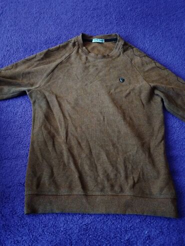 Dəstlər, kostyumlar: Paltarları geyinmirik və lazım olmadığı üçün bura elan qoyuram. Qiymət — 6