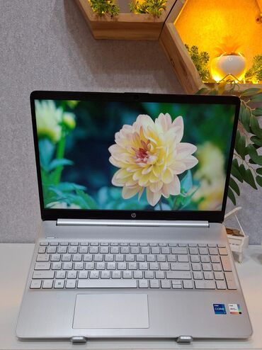 islenmis noutbuklar: İşlənmiş HP 15.6 ", Intel Core i7, 512 GB