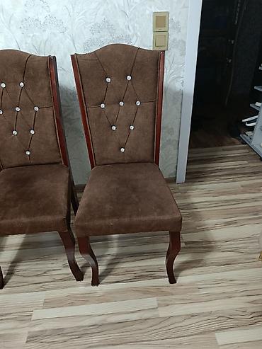 kanputer masasi: Yemək otağı üçün klassik üslubda yumşaq stullar dəsti. - Material — 3