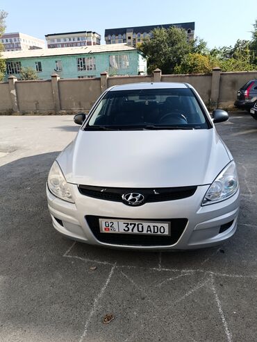 хундай верна: Hyundai i30: 2009 г., 1.4 л, Механика, Бензин, Седан