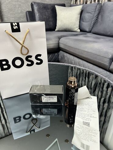 Qadın ayaqqabıları: Hugo Boss The Scent Parfum. Port Bakudan alınıb 09/09-2025-də çekdə